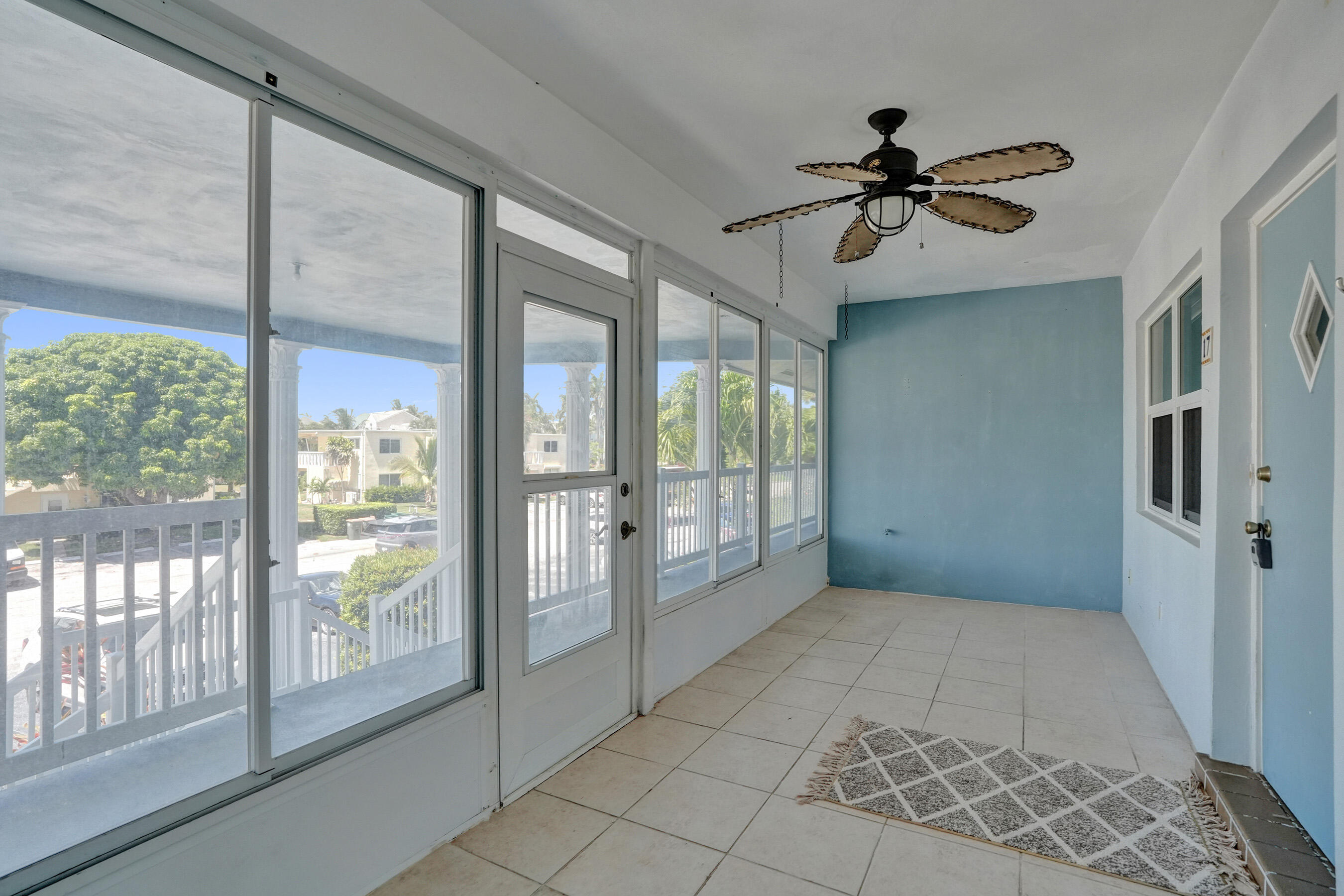 YACHT VIEW CONDO - Residential