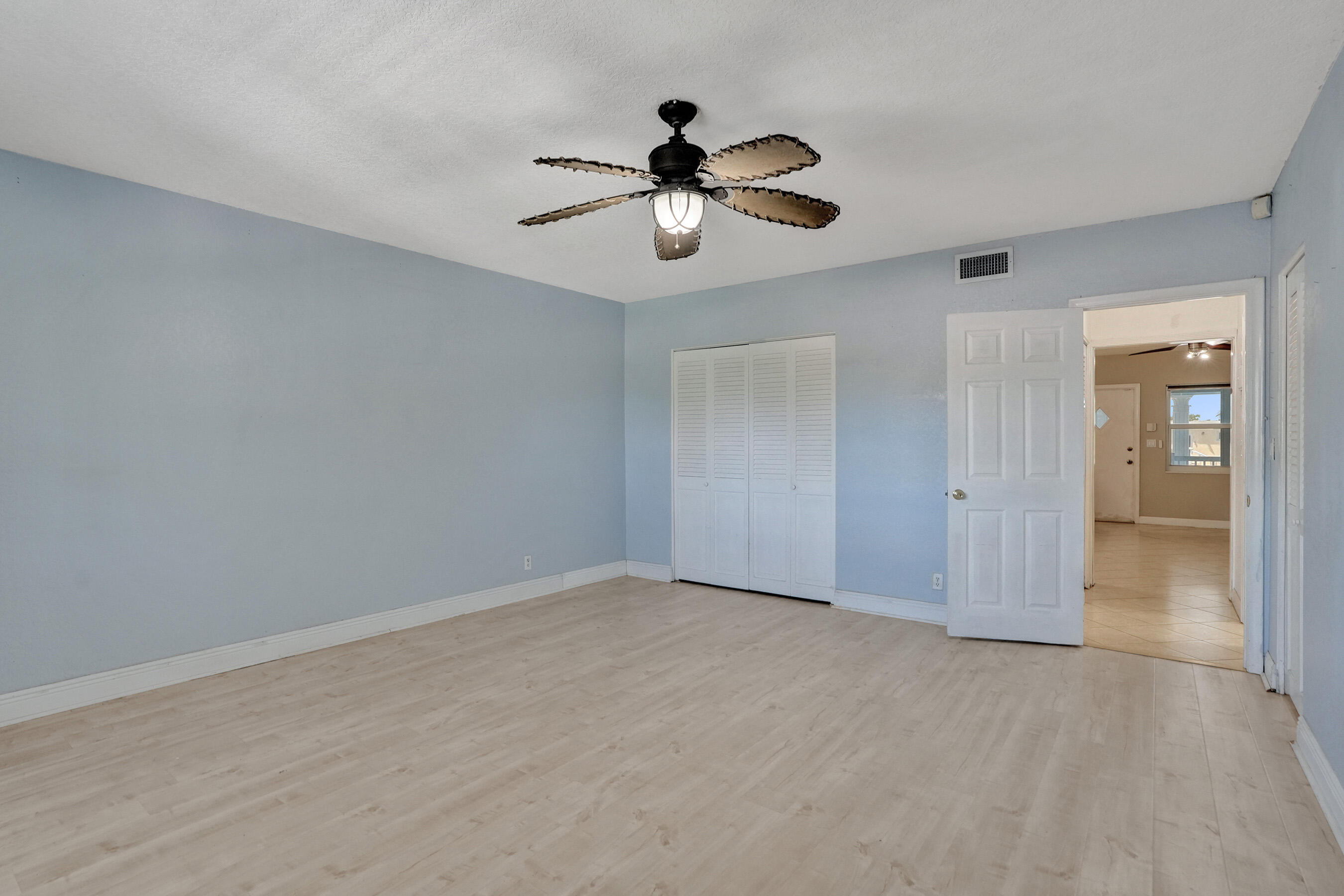 YACHT VIEW CONDO - Residential