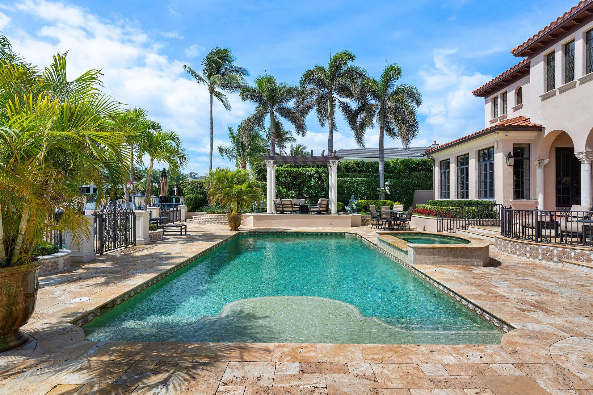 ROYAL PALM YACHT & COUNTRY CLUB - Residential