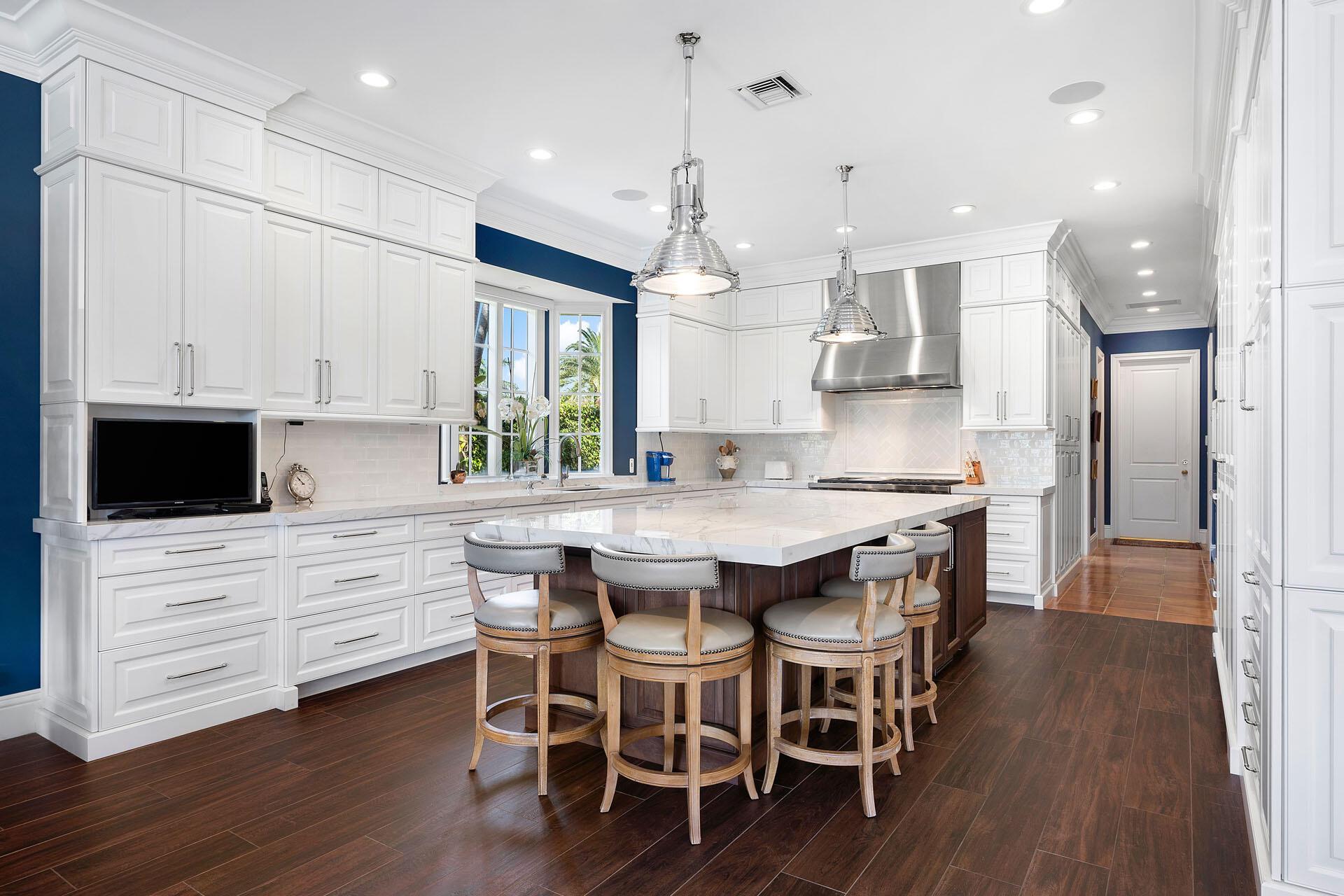 ROYAL PALM YACHT & COUNTRY CLUB - Residential