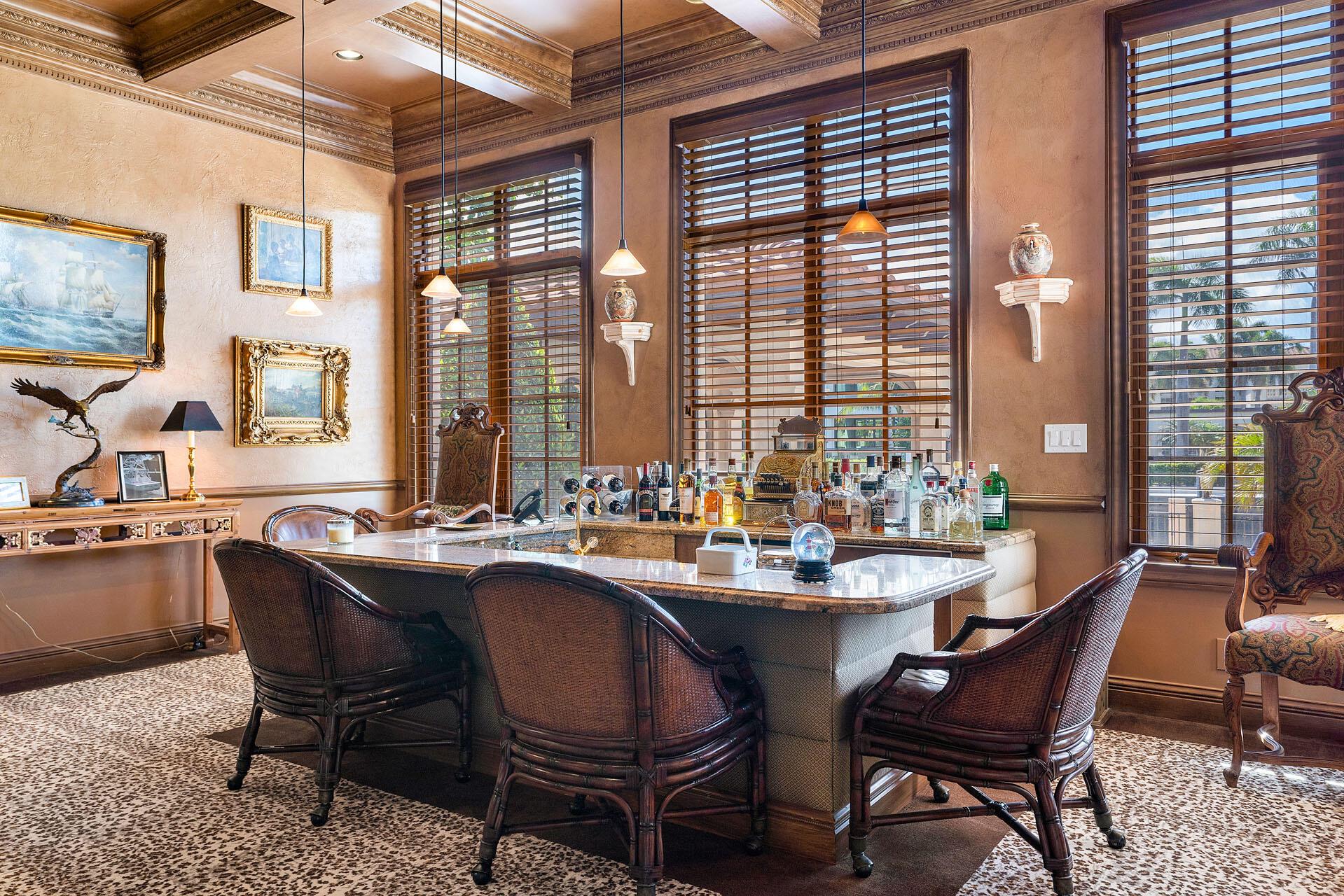 ROYAL PALM YACHT & COUNTRY CLUB - Residential