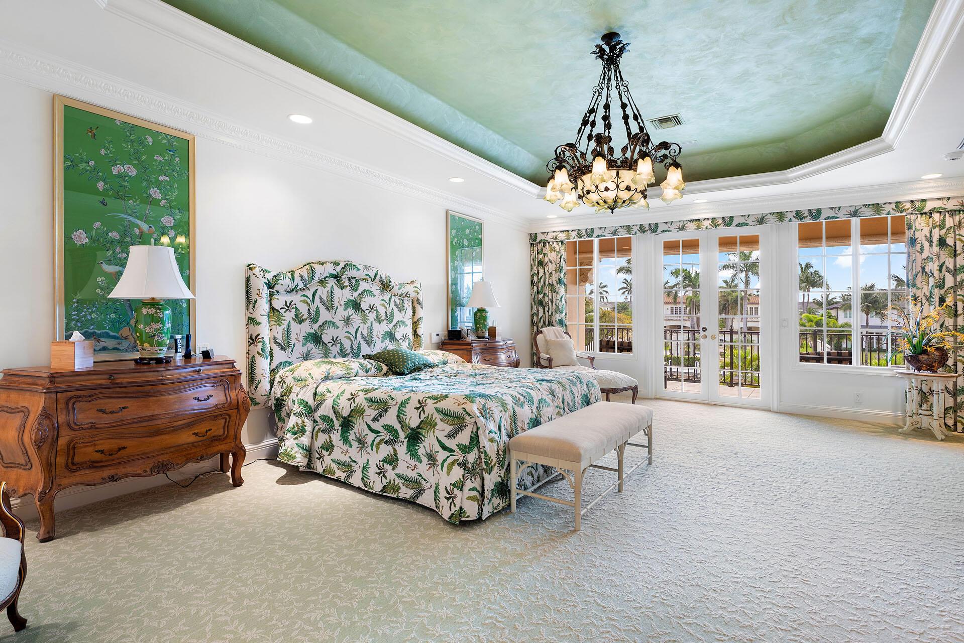 ROYAL PALM YACHT & COUNTRY CLUB - Residential