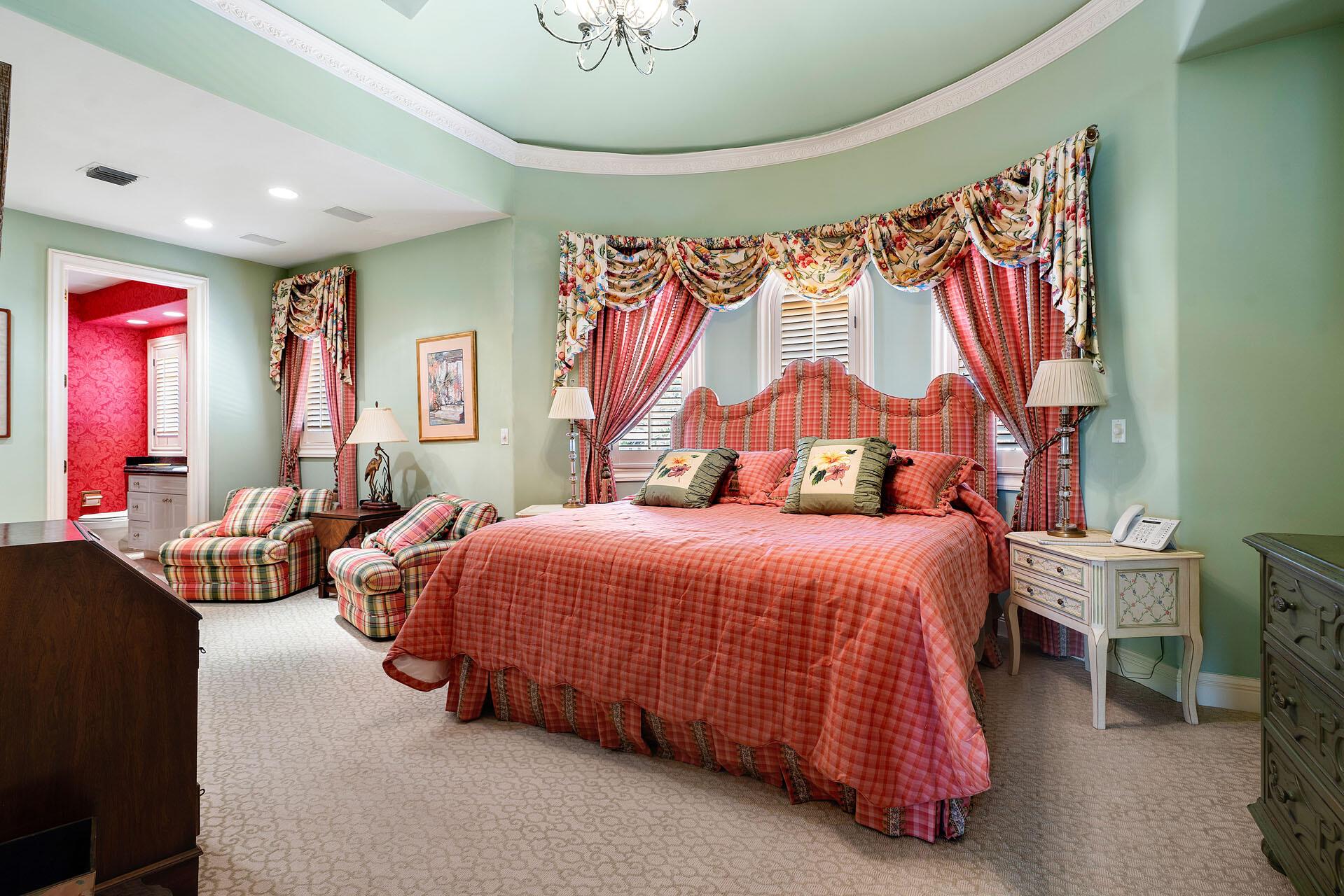 ROYAL PALM YACHT & COUNTRY CLUB - Residential