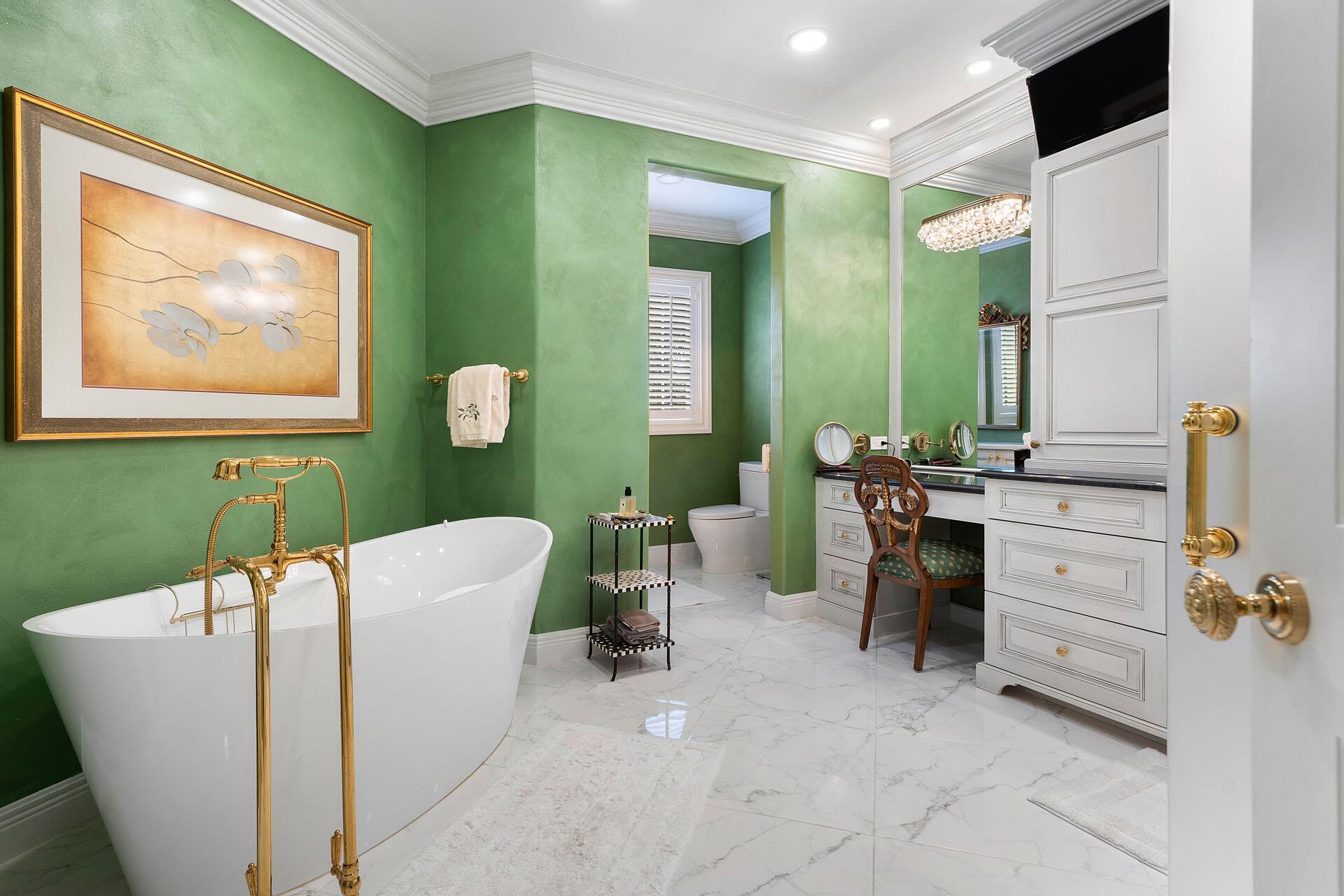 ROYAL PALM YACHT & COUNTRY CLUB - Residential
