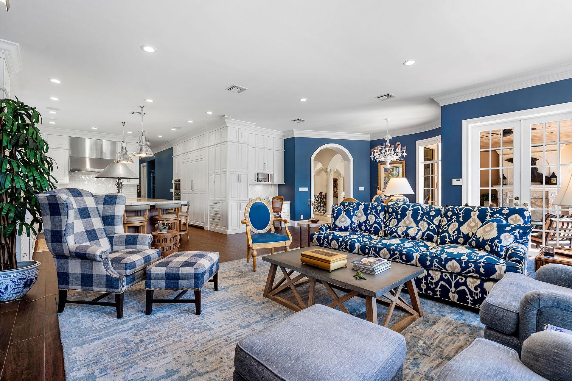 ROYAL PALM YACHT & COUNTRY CLUB - Residential