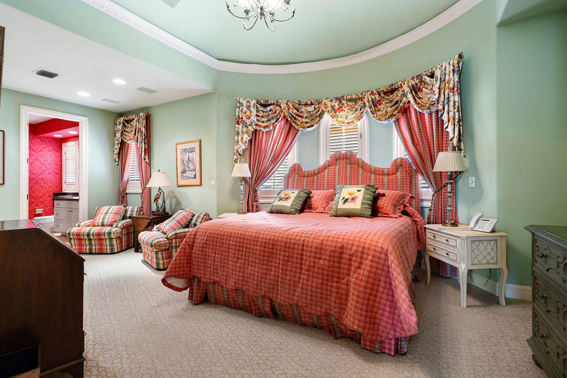 ROYAL PALM YACHT & COUNTRY CLUB - Residential