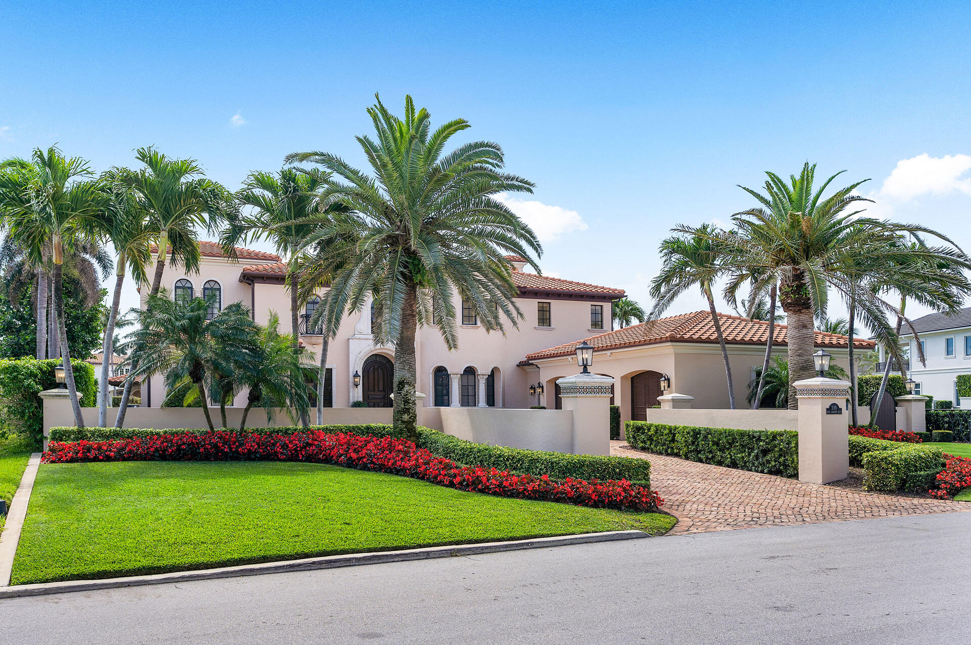 ROYAL PALM YACHT & COUNTRY CLUB - Residential