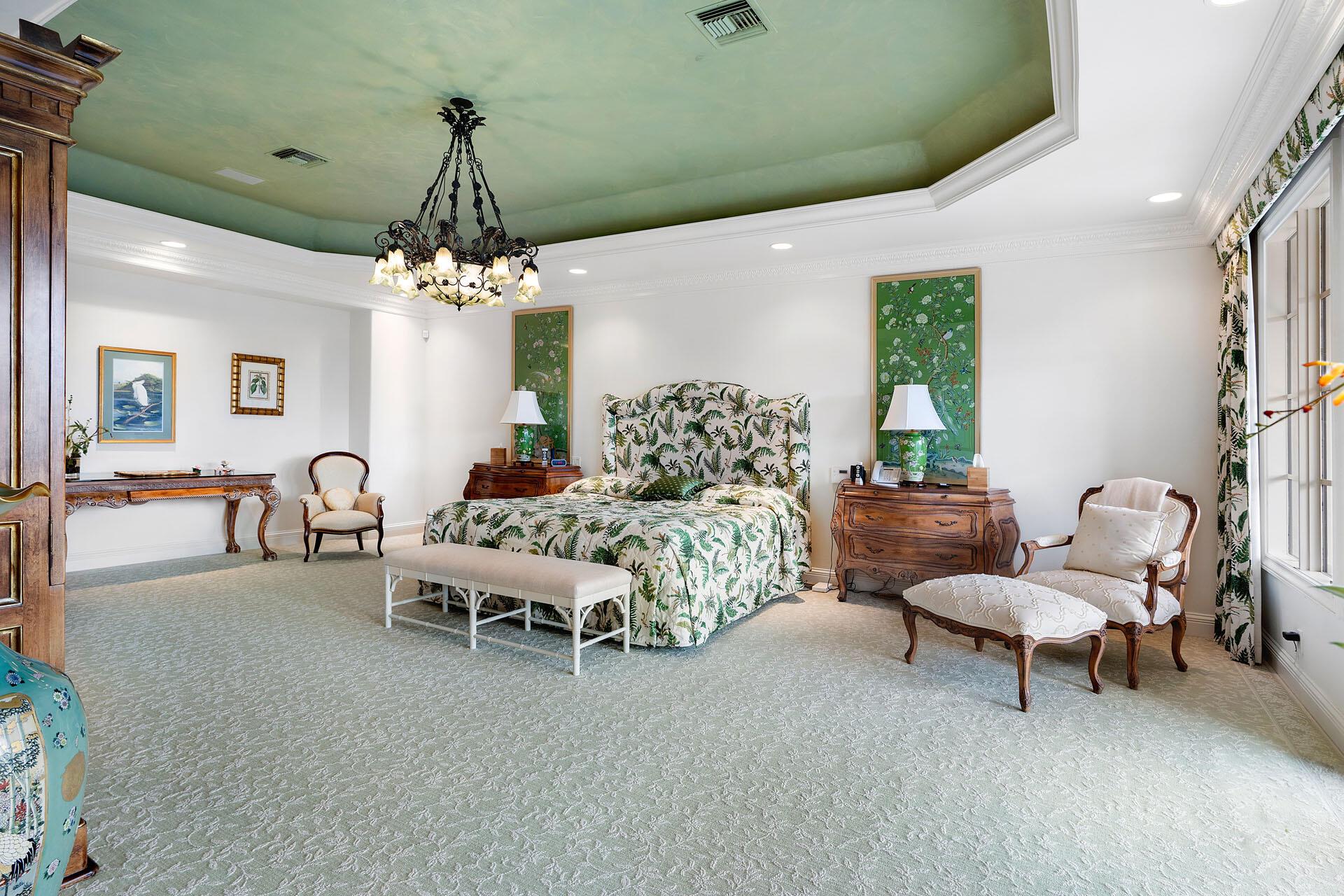 ROYAL PALM YACHT & COUNTRY CLUB - Residential