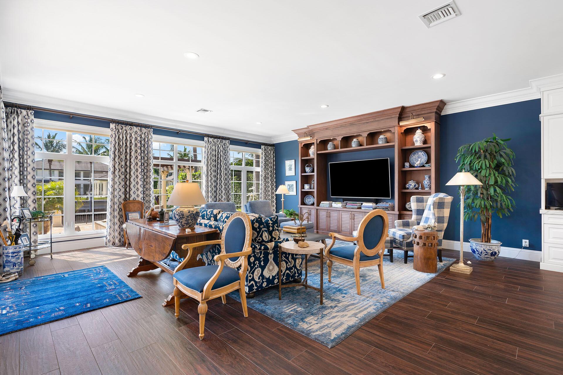 ROYAL PALM YACHT & COUNTRY CLUB - Residential