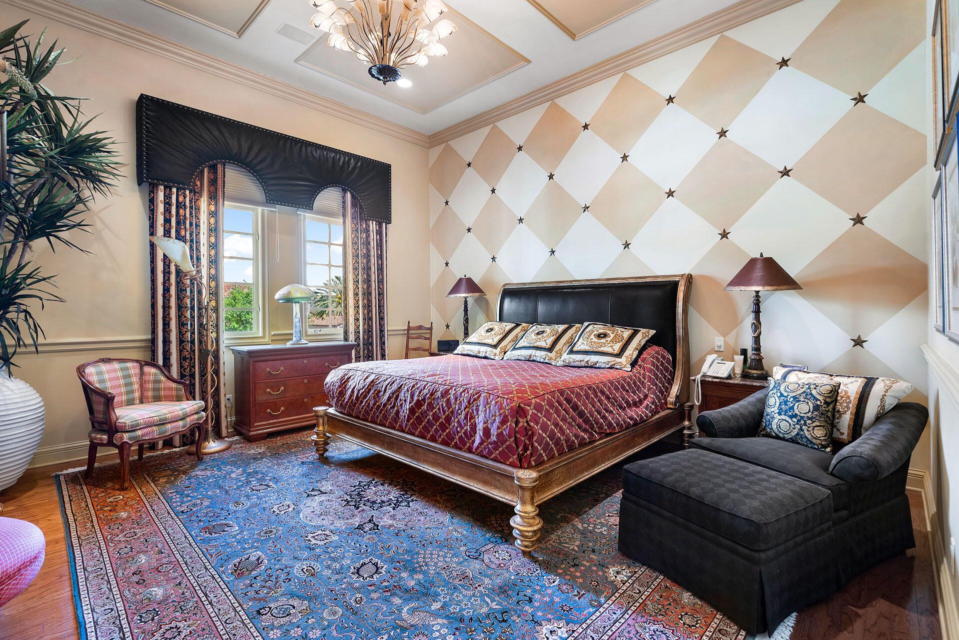 ROYAL PALM YACHT & COUNTRY CLUB - Residential