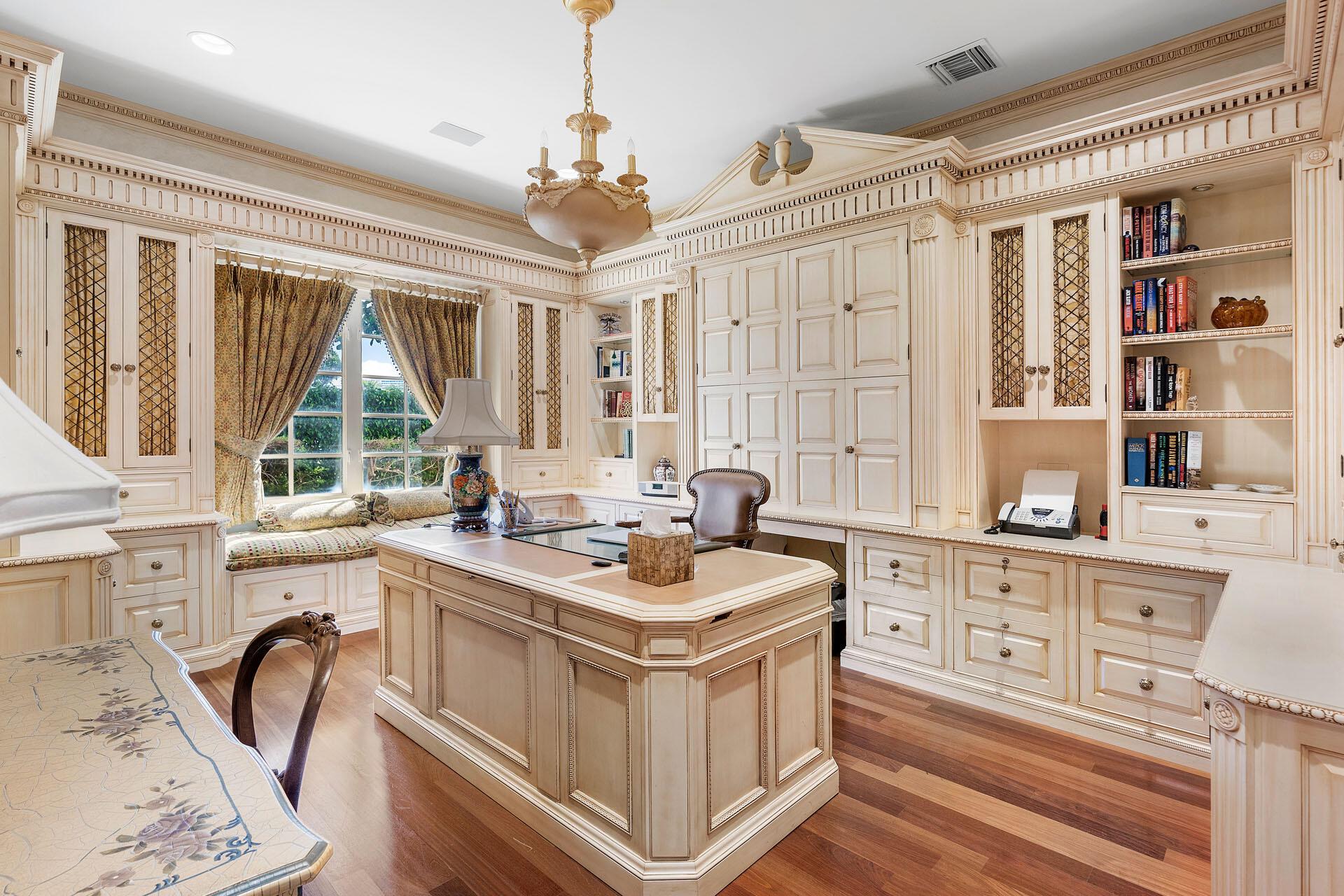 ROYAL PALM YACHT & COUNTRY CLUB - Residential