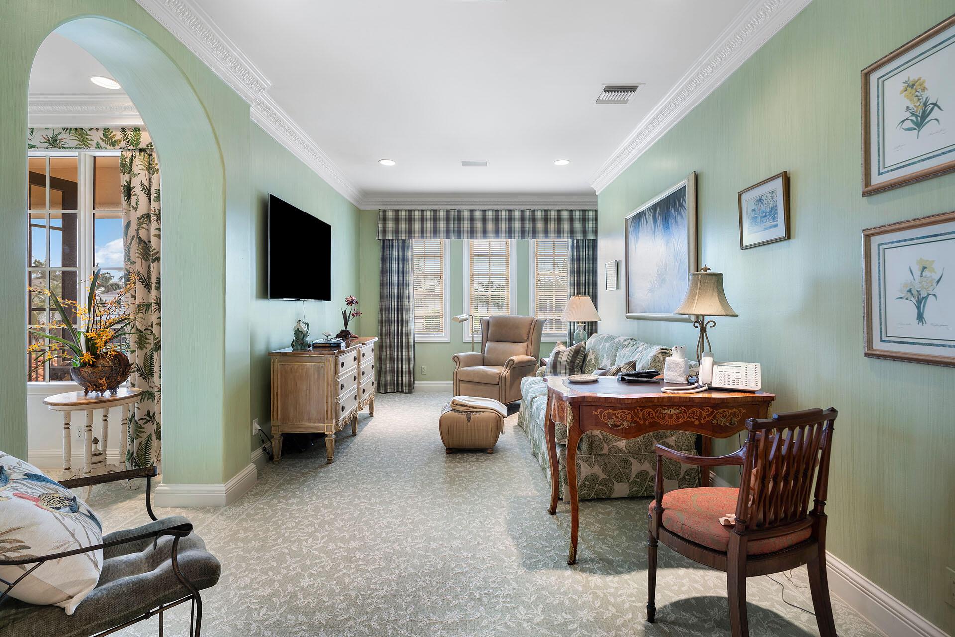 ROYAL PALM YACHT & COUNTRY CLUB - Residential