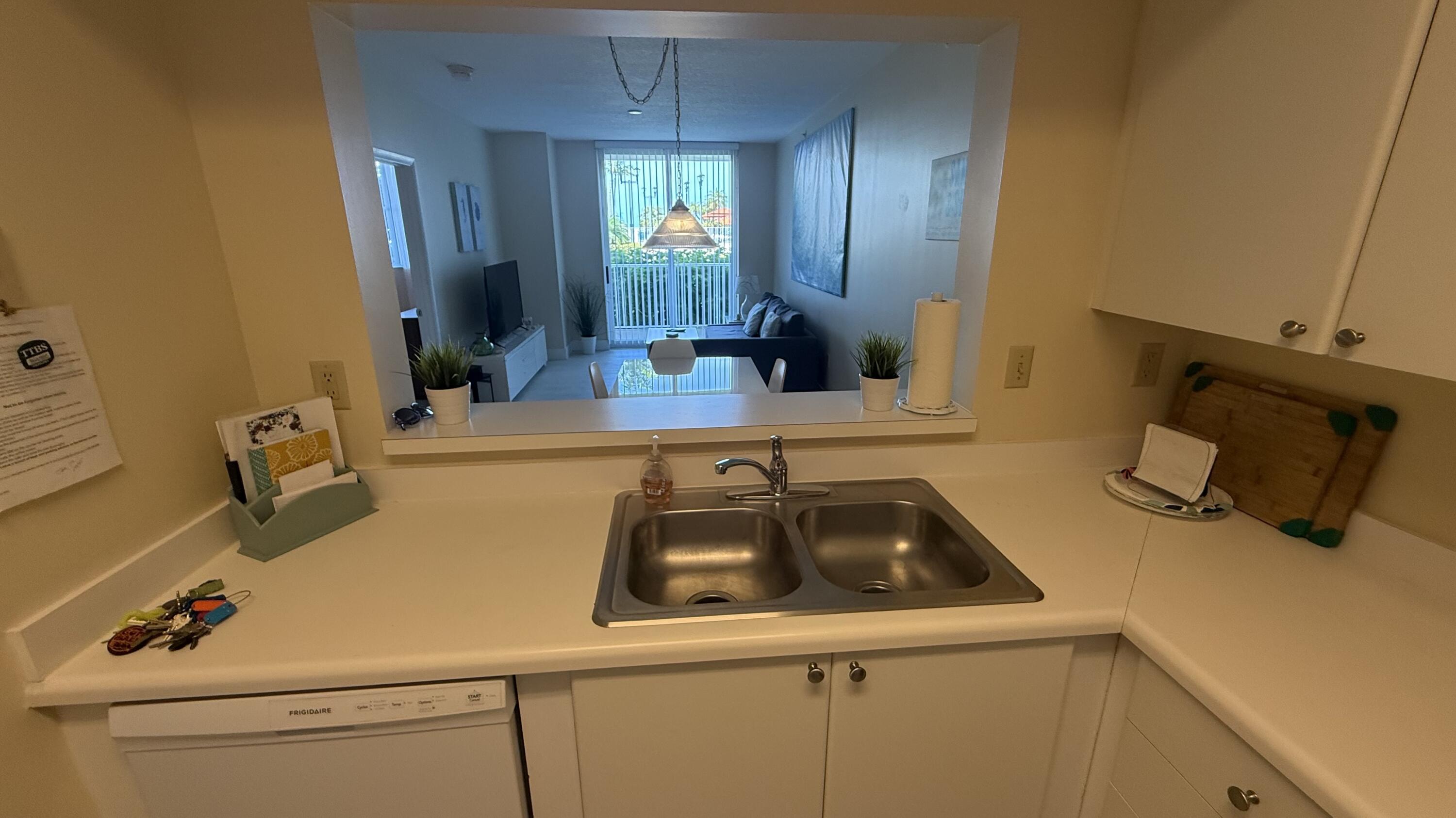 TIDES AT BRIDGESIDE SQUARE - Residential
