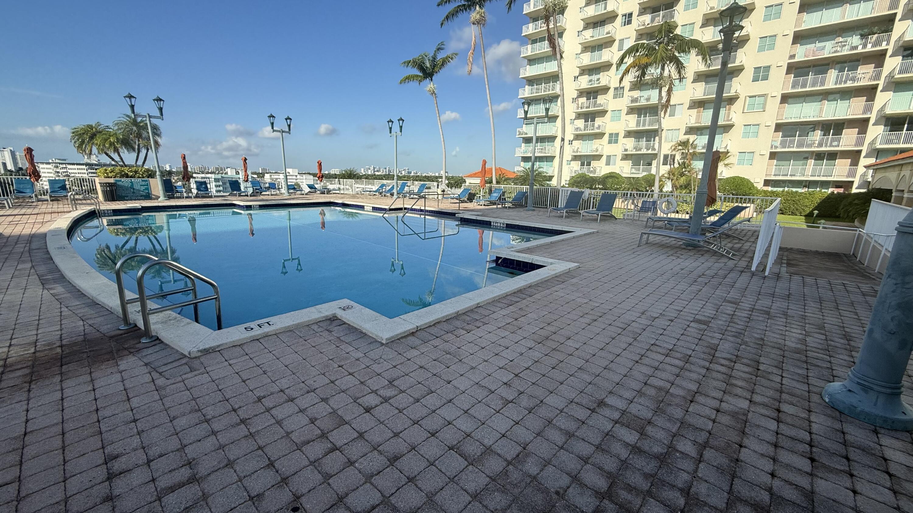 TIDES AT BRIDGESIDE SQUARE - Residential