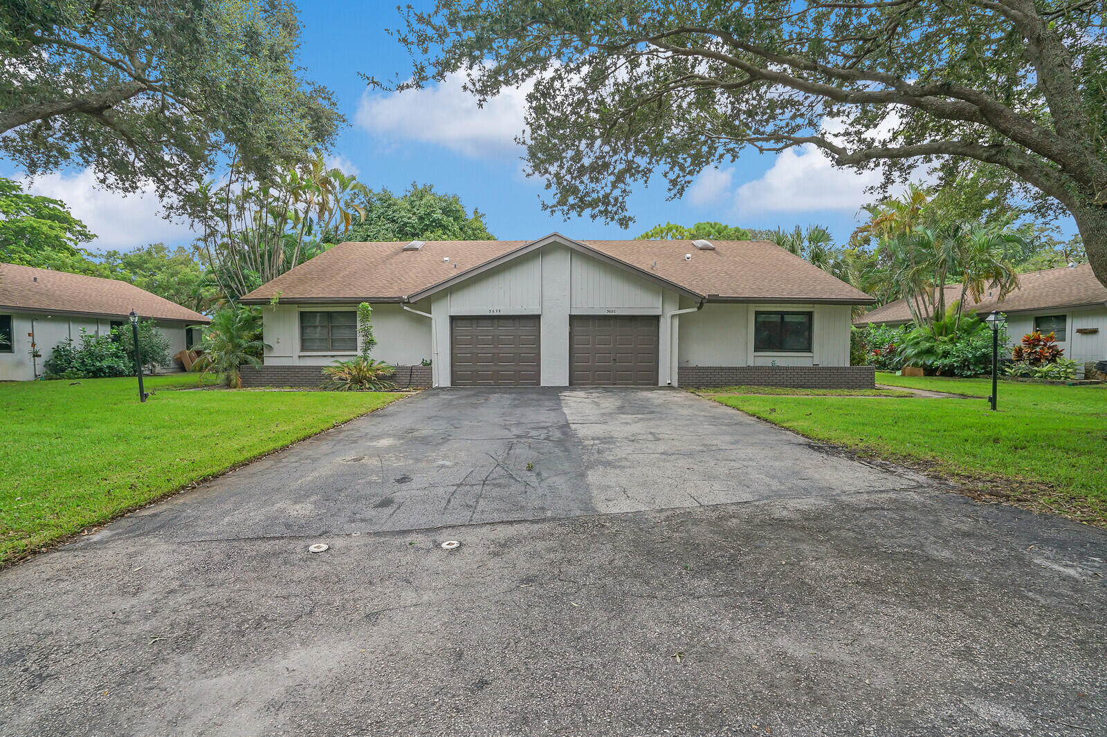 NEW Appliances -oven,  fridge, washer,dryer. Fully renovated villa in a amazing tree-lined community in the heart of Delray Beach is move-in ready. The new kitchen features wood cabinetry, granite countertops, stainless steel appliances and a large island. The spacious master bedroom includes a wall closet and a updated bathroom.  Additional a newer AC and two private parking spaces directly in front of the unit. Low HOA fee covers cable, lawn care, exterior painting, trash removal and access to community amenities including a clubhouse, pool & tennis courts. Located just minutes from Delray Beach downtown, shops, beaches,  restaurants . Pet friendly