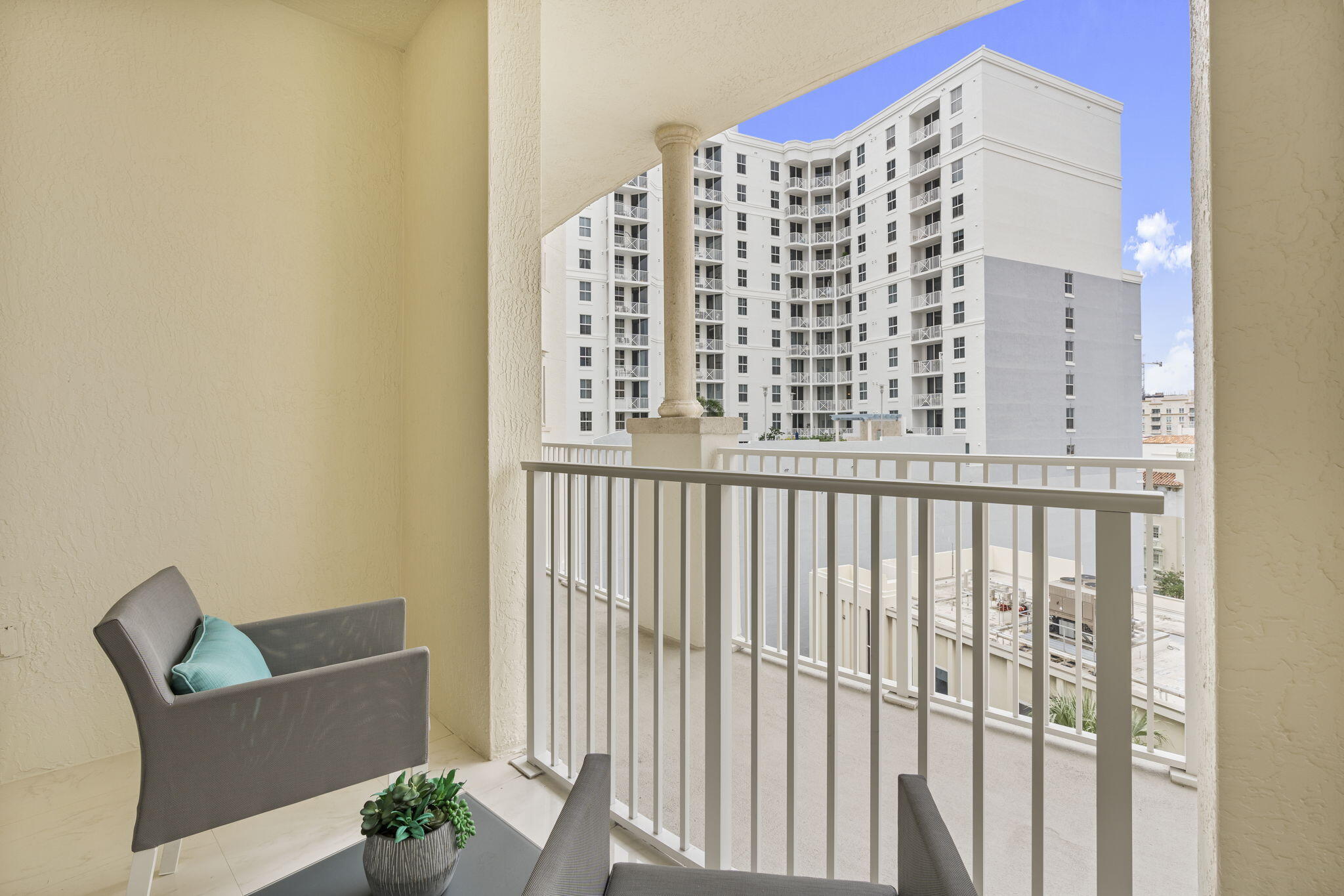 ESPLANADE GRANDE CONDO - Residential