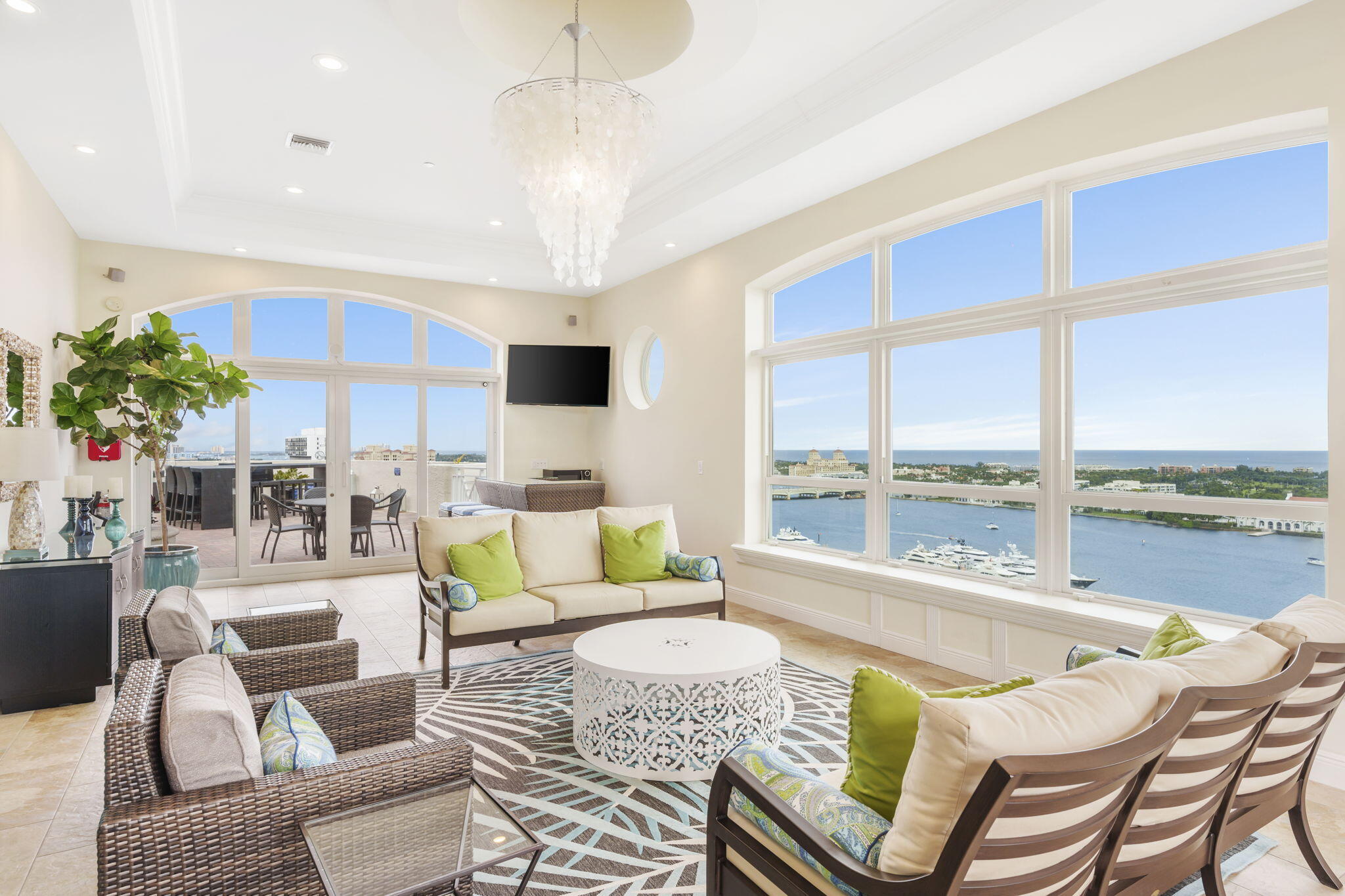 ESPLANADE GRANDE CONDO - Residential