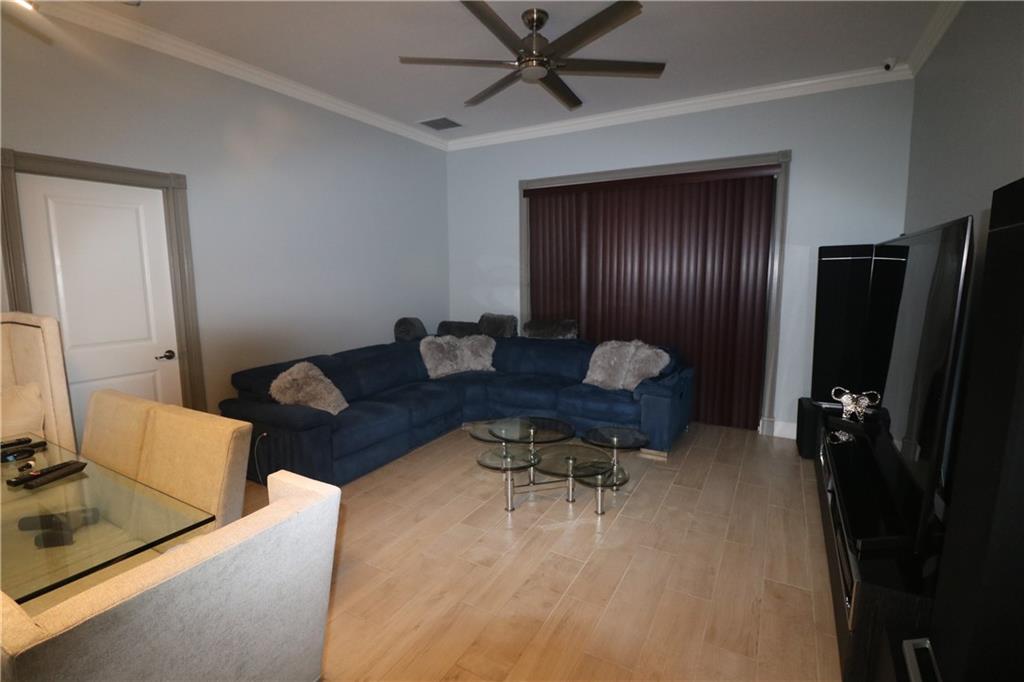 Central Parc South 182-17 - Residential