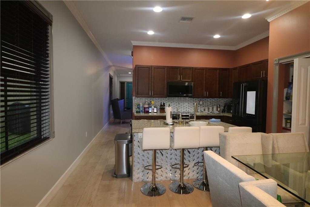 Central Parc South 182-17 - Residential