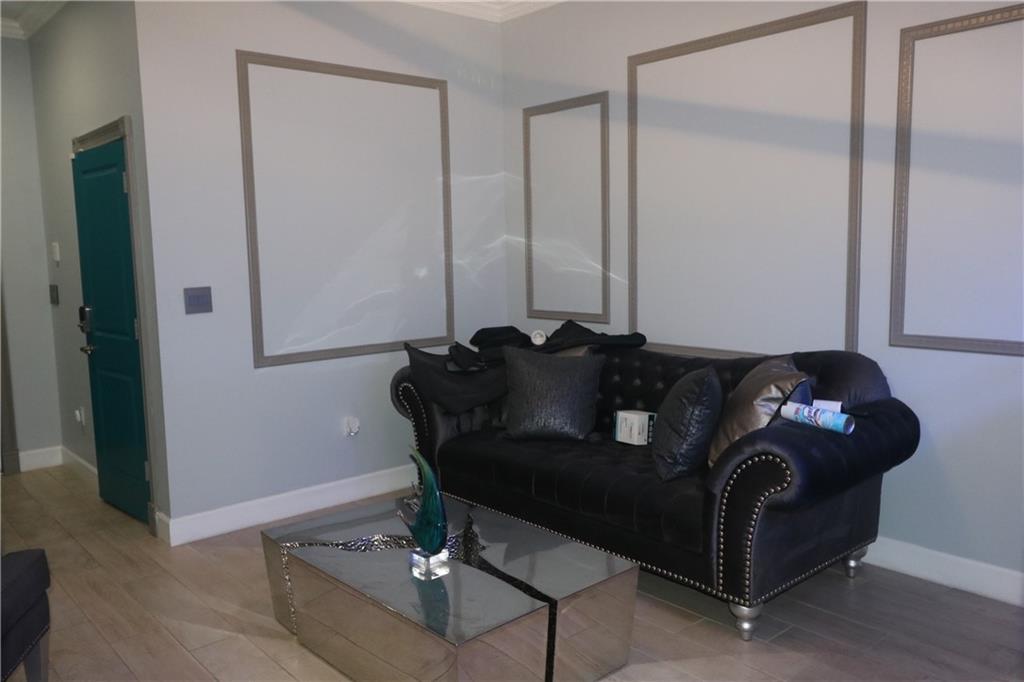 Central Parc South 182-17 - Residential