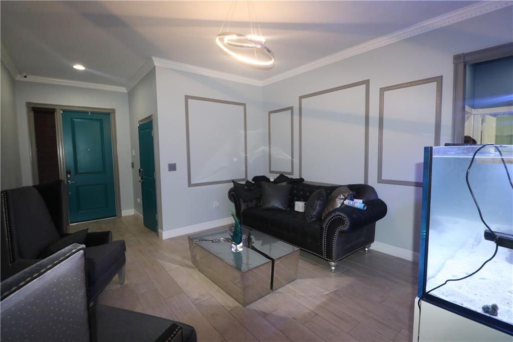 Central Parc South 182-17 - Residential