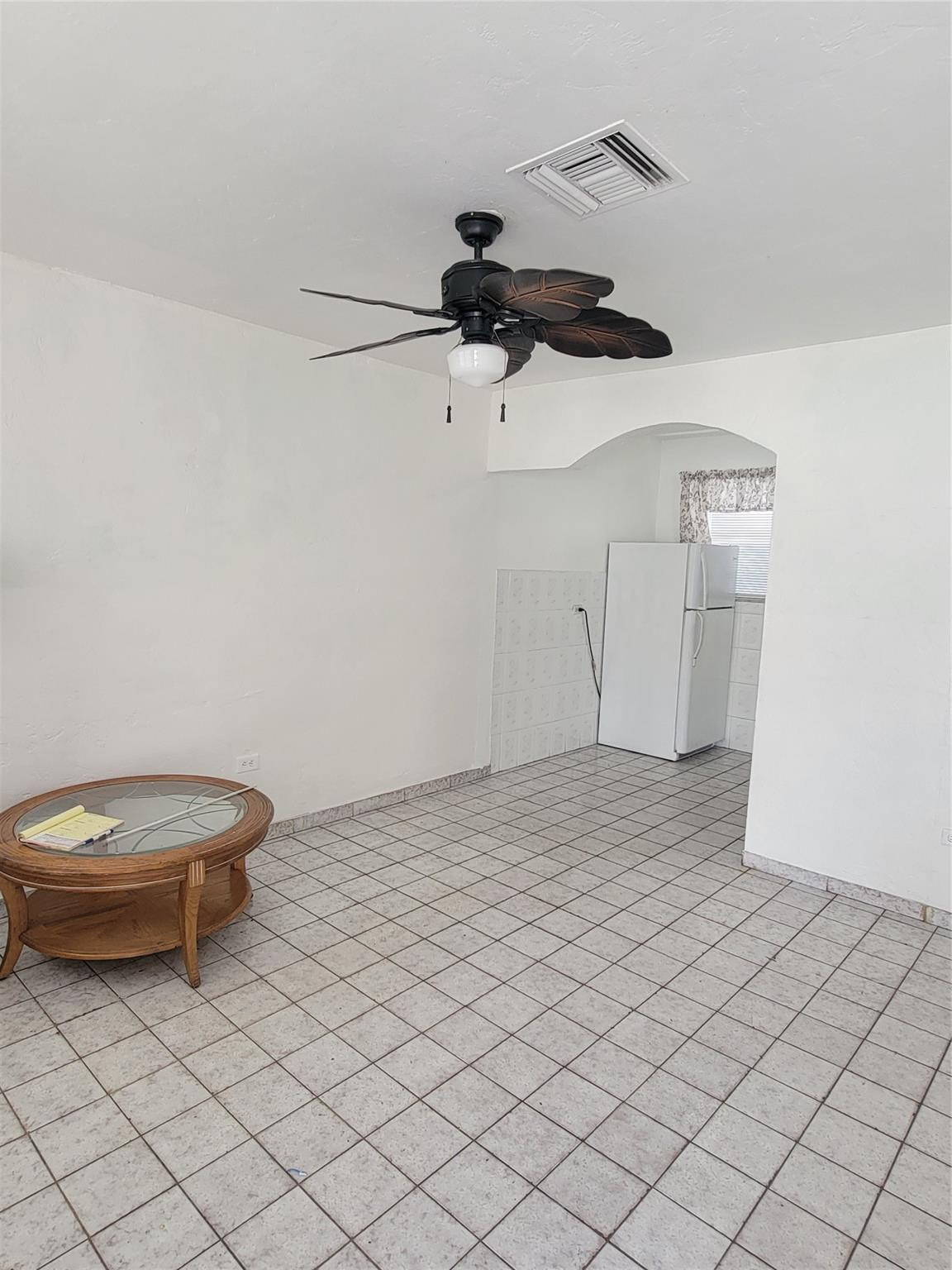 Hollywood 1-21 B - Residential Lease