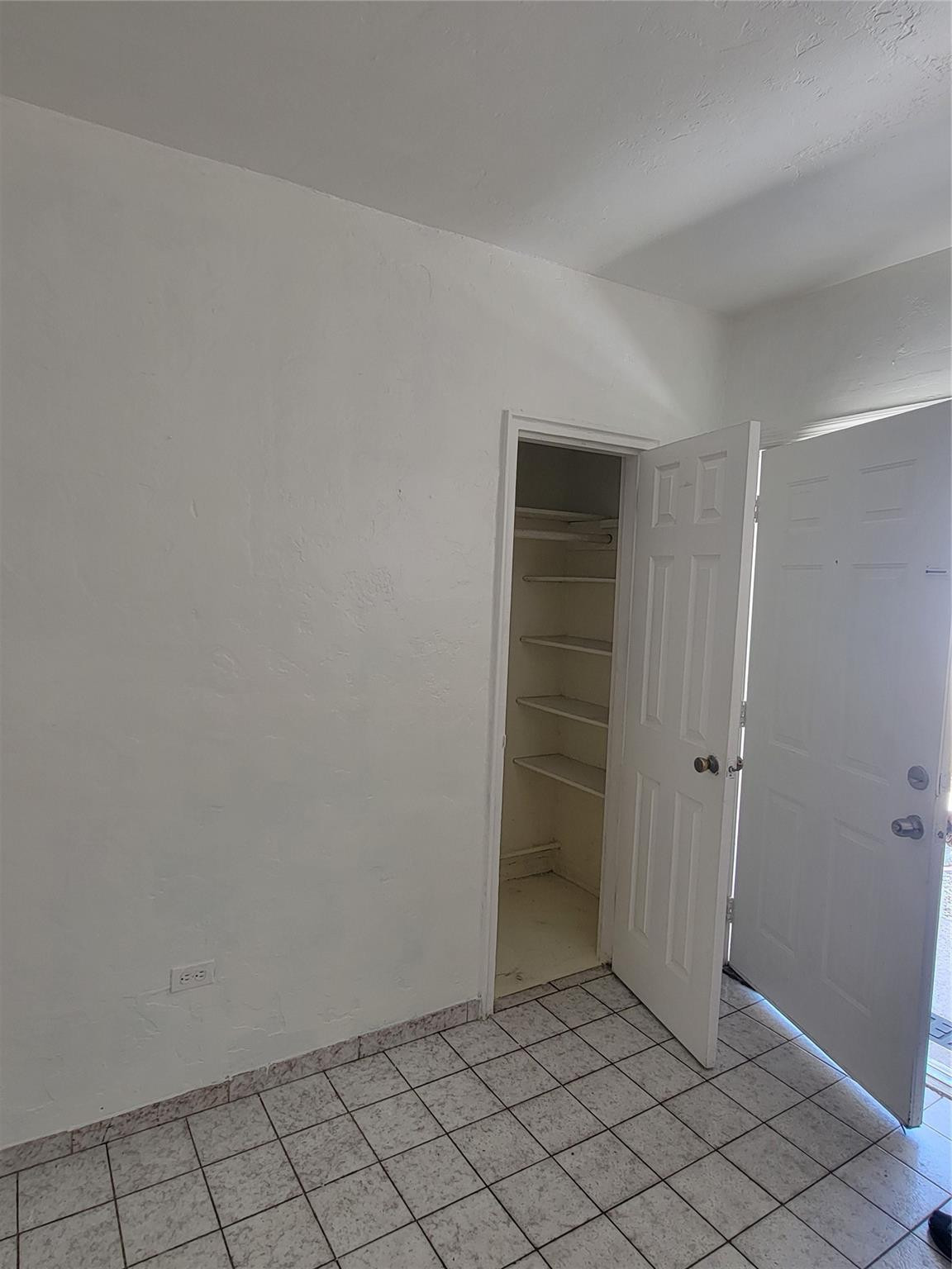 Hollywood 1-21 B - Residential Lease