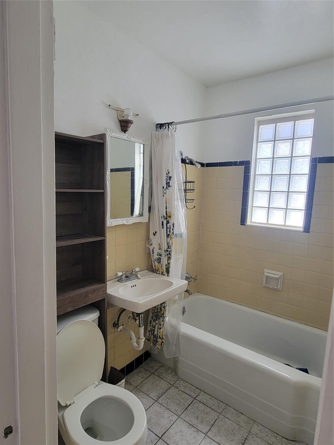 Hollywood 1-21 B - Residential Lease