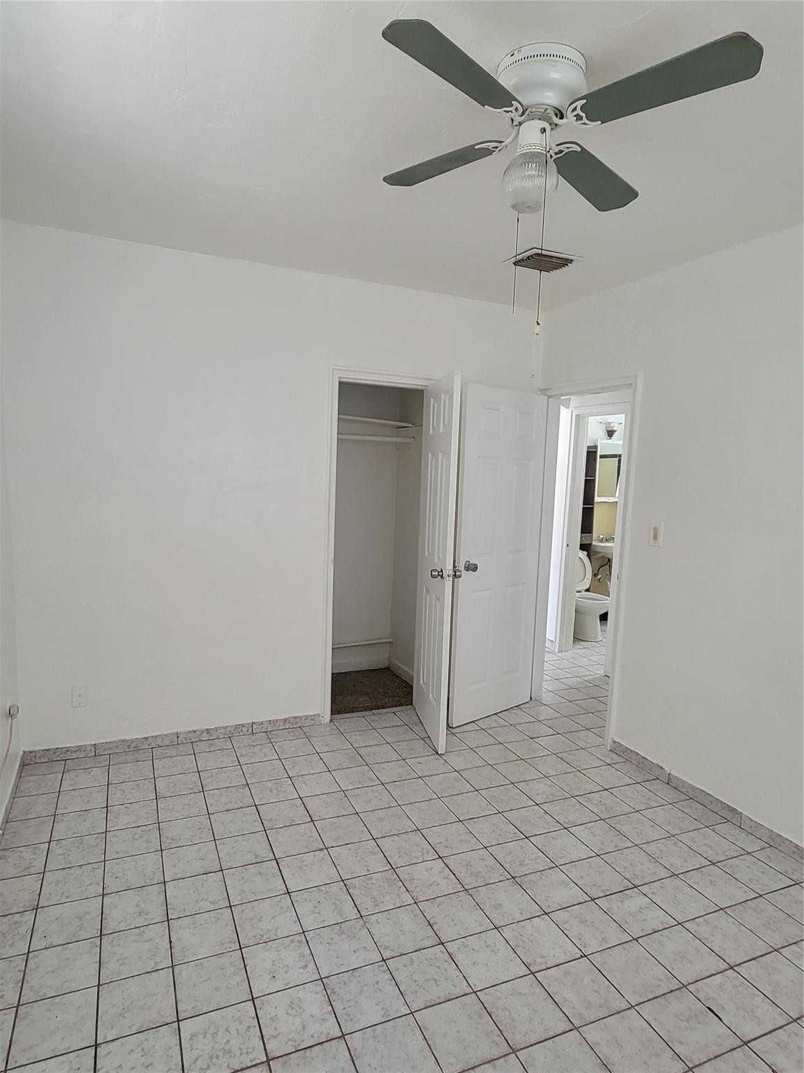 Hollywood 1-21 B - Residential Lease