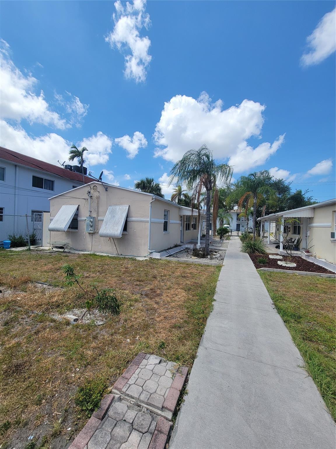 Hollywood 1-21 B - Residential Lease