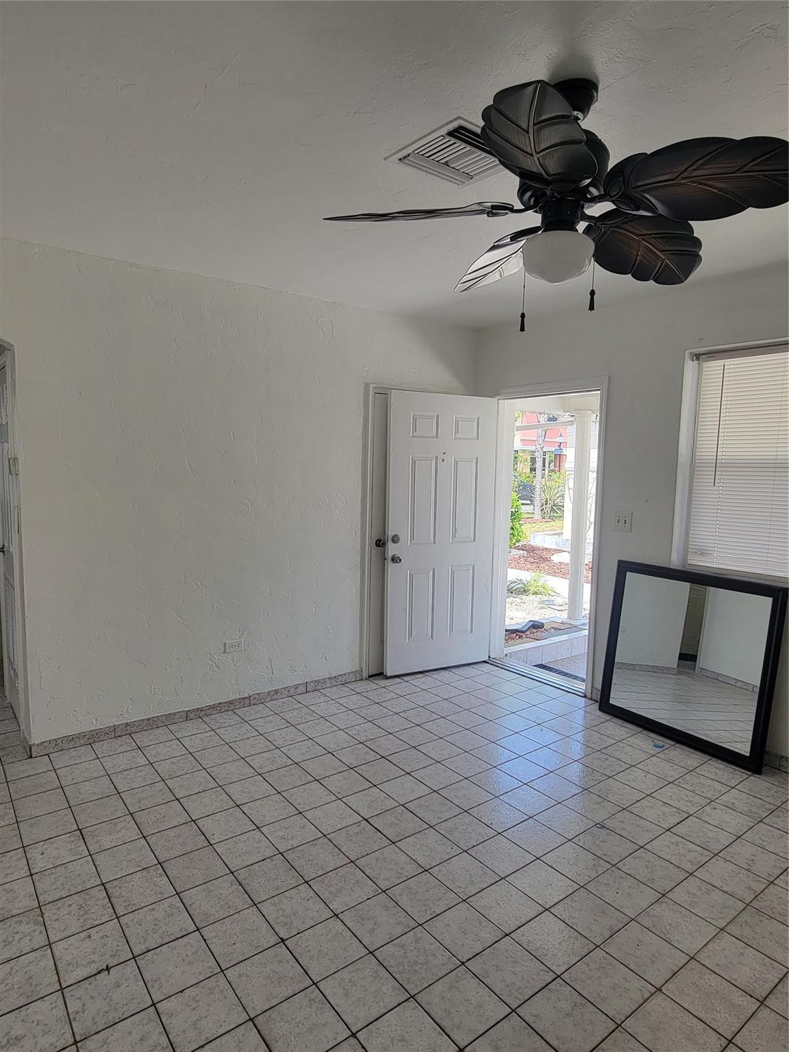 Hollywood 1-21 B - Residential Lease