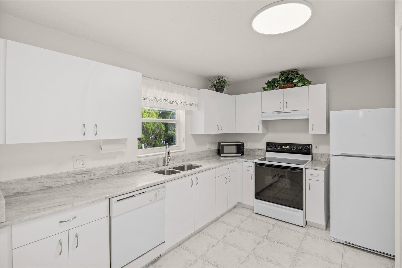 SPANISH LAKES FAIRWAYS NE PHASE - Residential
