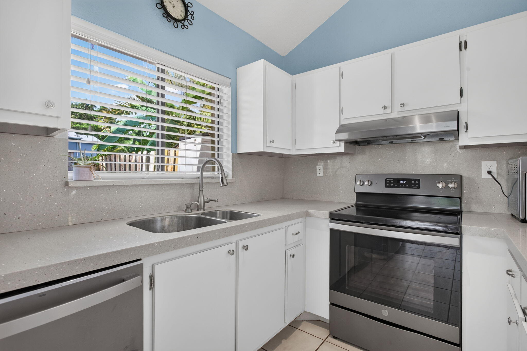 LAGO WEST CLUSTER HOMES - Residential