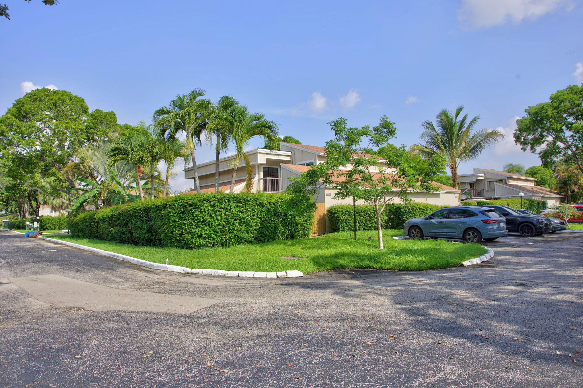 LAGO WEST CLUSTER HOMES - Residential