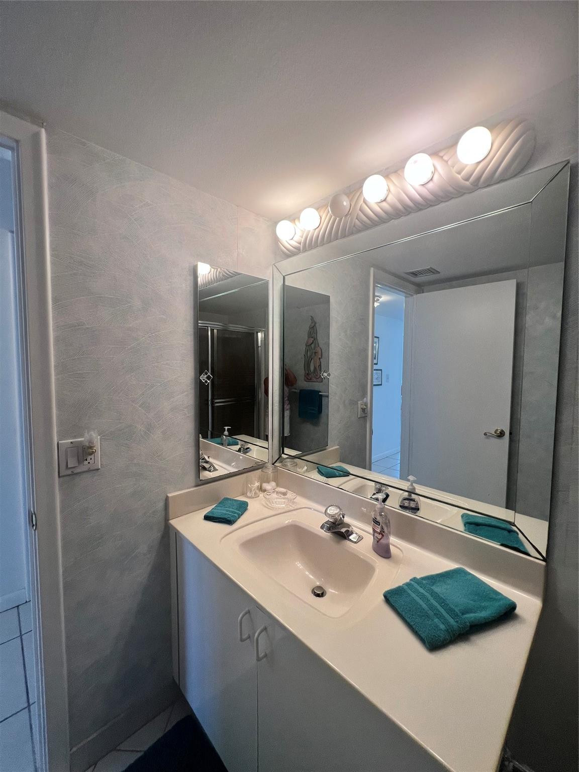 POMPANO BEACH CLUB NORTH CONDO - Residential Lease