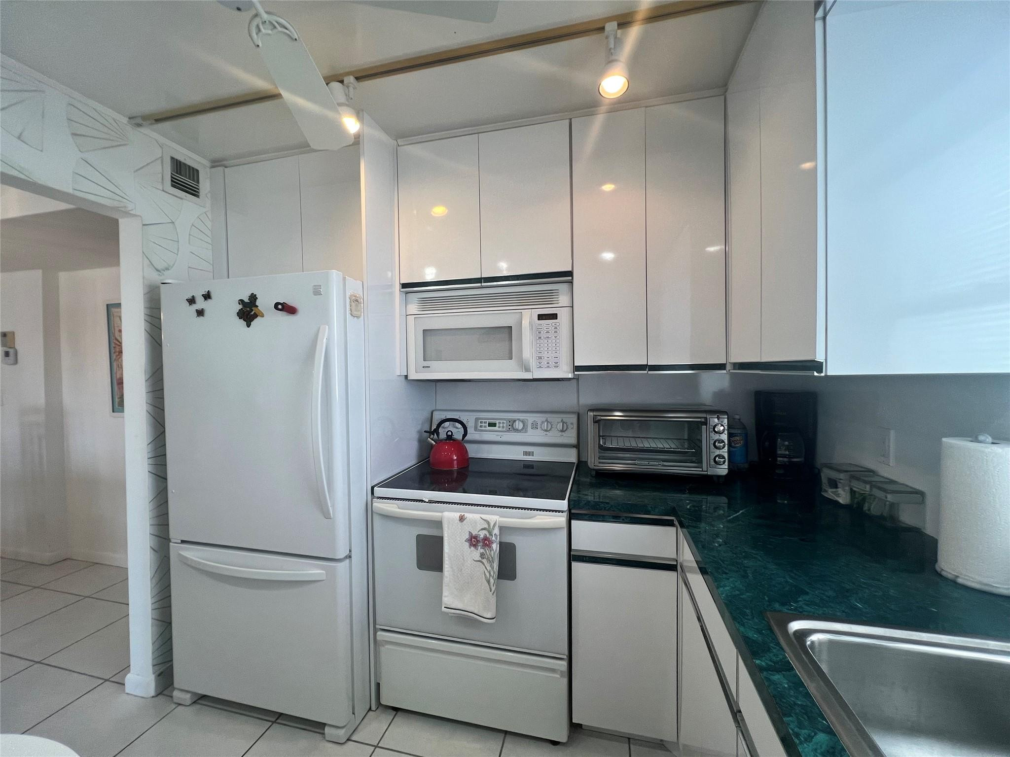 POMPANO BEACH CLUB NORTH CONDO - Residential Lease