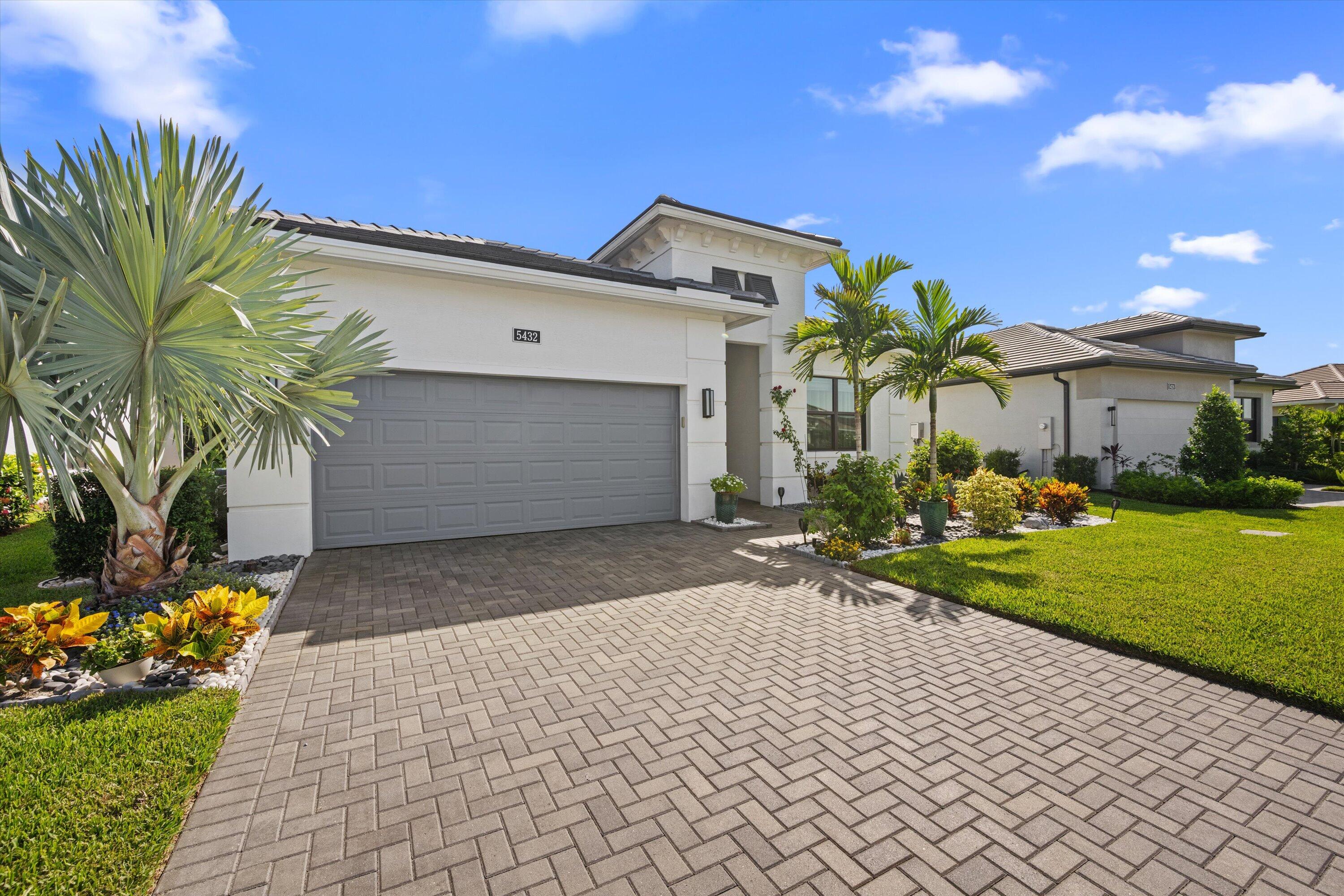 CRESSWIND PALM BEACH - Residential