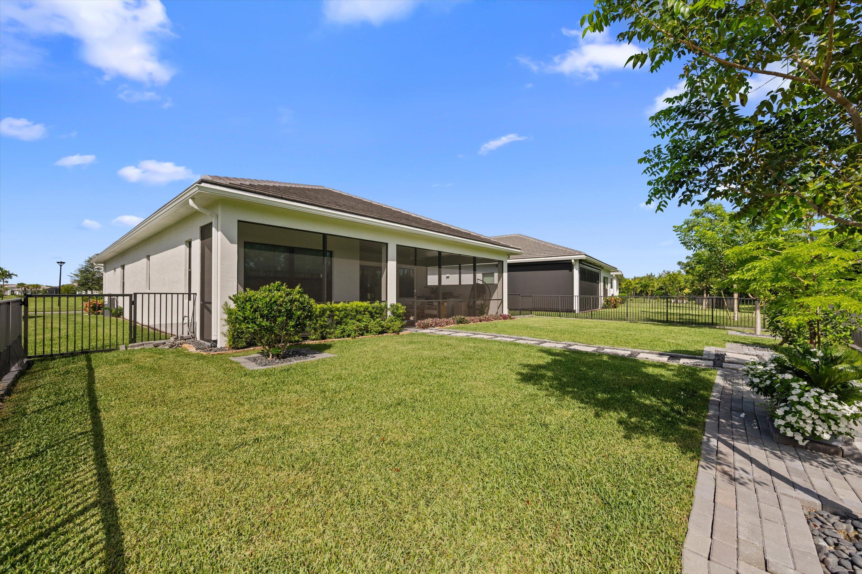 CRESSWIND PALM BEACH - Residential