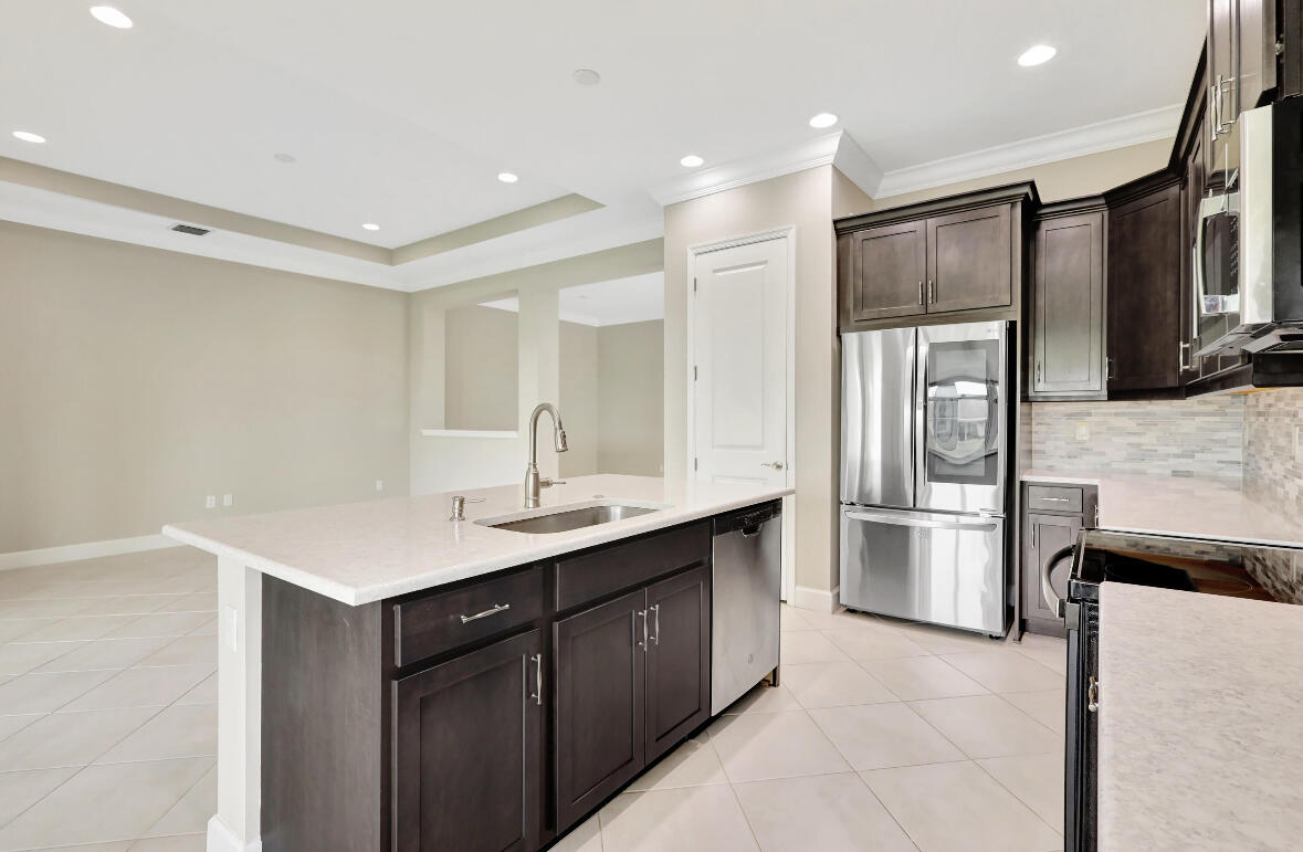 MEADOWS OF WESTLAKE - Residential Lease