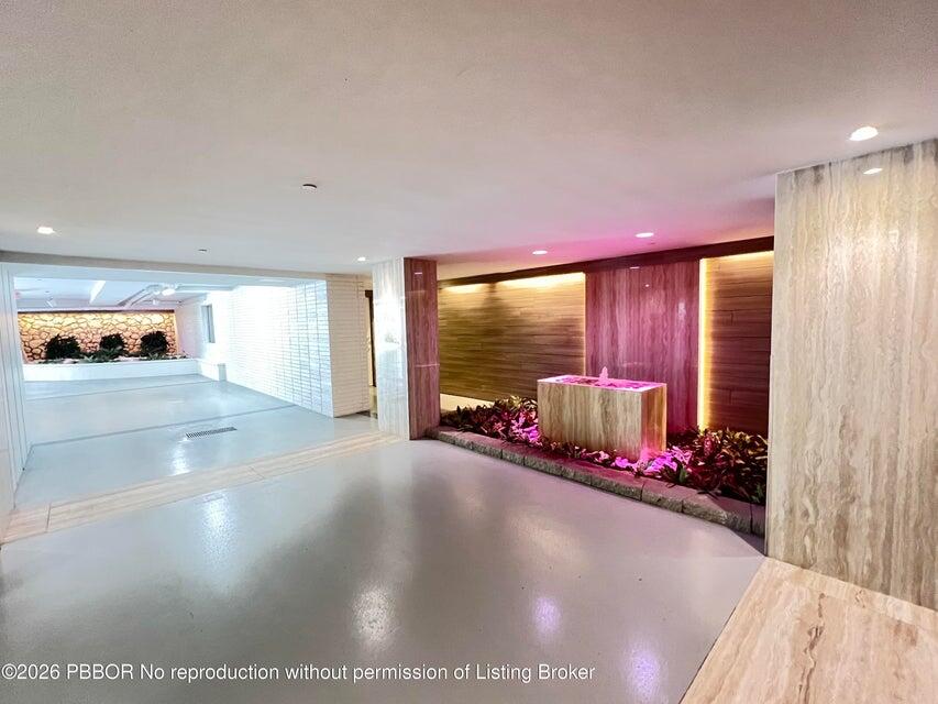 CARLYLE HOUSE CONDO - Residential