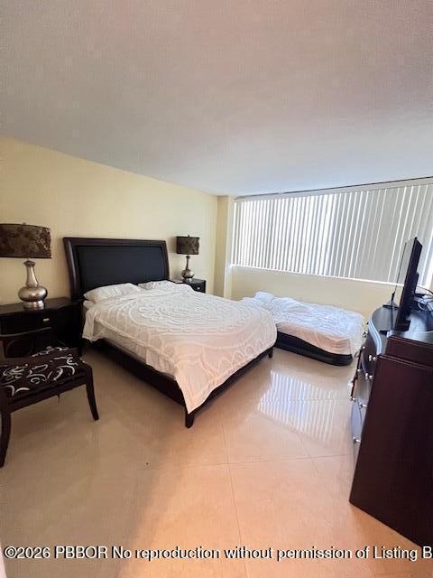 CARLYLE HOUSE CONDO - Residential