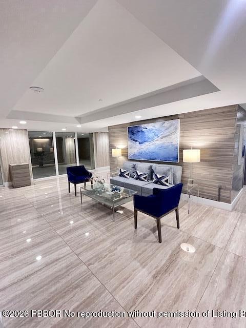 CARLYLE HOUSE CONDO - Residential