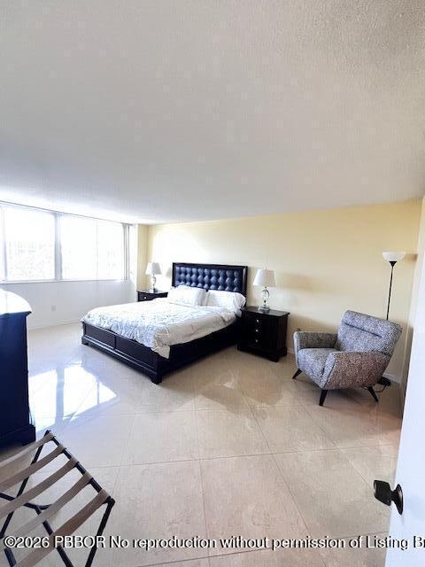 CARLYLE HOUSE CONDO - Residential