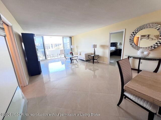 CARLYLE HOUSE CONDO - Residential