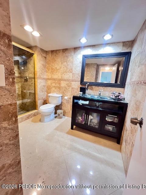 CARLYLE HOUSE CONDO - Residential
