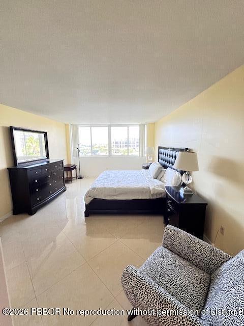 CARLYLE HOUSE CONDO - Residential