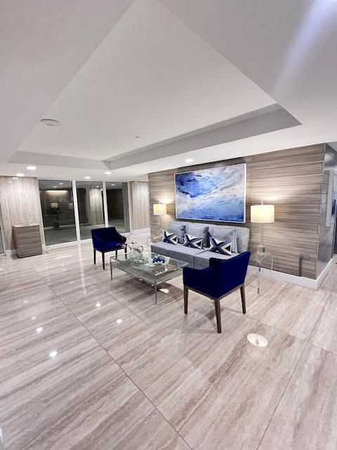 CARLYLE HOUSE CONDO - Residential