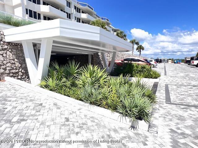 CARLYLE HOUSE CONDO - Residential