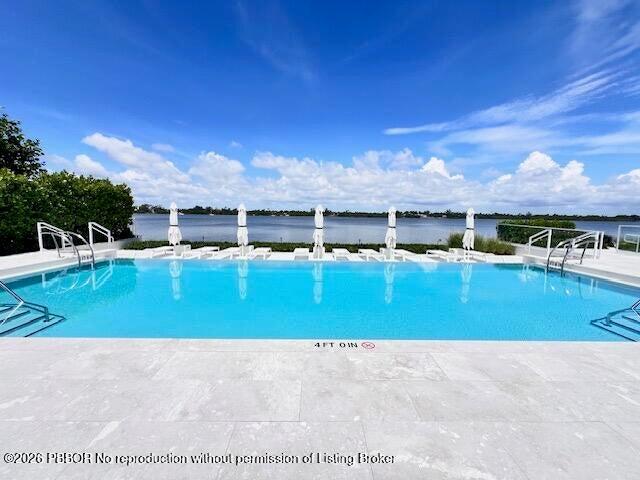 CARLYLE HOUSE CONDO - Residential