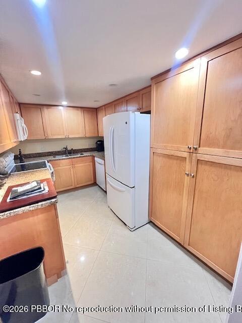 CARLYLE HOUSE CONDO - Residential